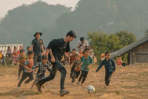 Đen Vâu tặng toàn bộ doanh thu MV 'Nấu ăn cho em' để xây trường