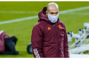 Chiến lược gia Zinedine Zidane đang phải cách ly Covid dài ngày.
