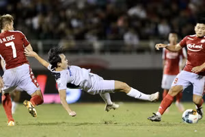 HAGL đã thua 5 trận liên tiếp kể từ khi lọt vào tốp 8. (Ảnh VPF)