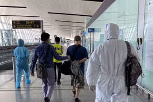 Bàn giao hai đối tượng đặc biệt nguy hiểm cho Cảnh sát Hoa Kỳ