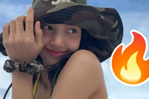 Lisa (BLACKPINK) nóng bỏng trong bộ ảnh bikini mới nhất