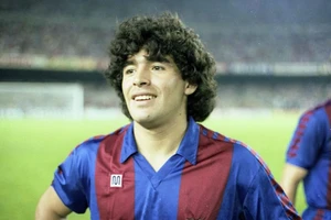 Napoli đổi tên sân 72 năm tuổi thành tên của huyền thoại Maradona