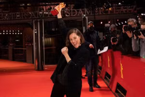 Phim "Alcarràs" giành giải Gấu vàng tại Liên hoan phim Berlin