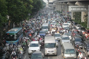 Hà Nội điều chỉnh quy định về hoạt động của các phương tiện giao thông đường bộ trên địa bàn để giảm ùn tắc. 