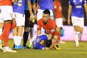 CLB TPHCM tuyên bố sẽ xử phạt nghiêm Hoàng Thịnh. 