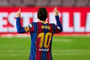 Messi ăn mừng bàn thắng vào lưới Real Betis ở vòng 9 La Liga.