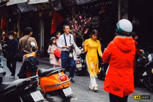 Buổi sáng đầu tiên của năm Tân Sửu, Hà Nội bình yên đến lạ...