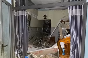 Hiện trường vụ nổ làm căn nhà bị đổ sập khiến chủ nhà tử vong. Ảnh: Người lao động