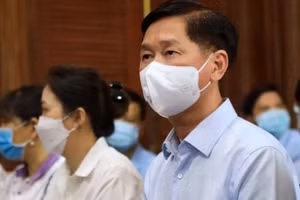 Bị cáo Trần Vĩnh Tuyến và các đồng phạm tại phiên tòa phúc thẩm.