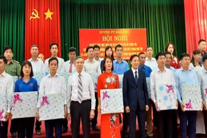 Chi bộ nhà trường được Huyện ủy Hàm Yên biểu dương trong công tác học tập và làm theo tư tưởng, đạo đức, phong cách Hồ Chí Minh