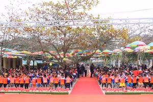 Những món quà ý nghĩa với mong muốn các em có cái Tết đủ đầy và ấm cúng hơn.