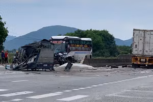 Vụ tai nạn liên hoàn khiến 3 người chết tại chỗ.