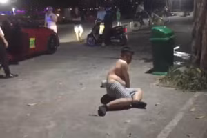 Ông Trần Bá Tứ - Phó trưởng Ban phong trào Ủy ban MTTQ Việt Nam tỉnh Thừa Thiên - Huế bị kỷ luật cảnh cáo vì có hành vi say xỉn, hành động phản cảm nơi công cộng. (Ảnh: C.Đ).