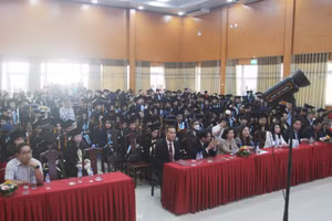 Lễ trao bằng tốt nghiệp tiến sĩ, thạc sĩ, và cử nhân đợt 1 năm 2023 tại Trường ĐH Kinh tế, ĐH Huế. (Ảnh: Đại Dương).