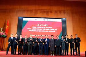 Trường ĐH Luật, ĐH Huế ký kết thỏa thuận hợp tác với Ngân hàng Nông nghiệp & Phát triển Nông thôn Việt Nam (Agribank). (Ảnh: Đại Dương)