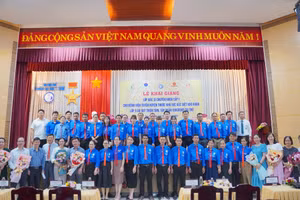 Có 34 bác sĩ trẻ khu vực miền Trung, Tây Nguyên được Trường Đại học Y – Dược, Đại học Huế (tỉnh Thừa Thiên - Huế) phối hợp Bộ Y tế đào tạo trước khi đưa về vùng khó khăn giúp đỡ bà con. (Ảnh: Nguyễn Quốc).