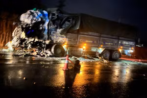 Hình ảnh kinh hoàng vụ tai nạn làm 2 người chết và 13 người bị thương.