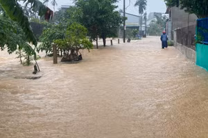 Nước ngập đường do mưa lớn kéo dài tại Thừa Thiên - Huế. (Ảnh: Hoàng Hải)