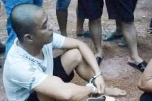 Nam thanh niên nghi đốt rừng Thiên An bị cơ quan chức năng bắt giữ (Ảnh: H.D).