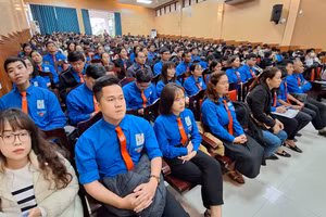 37 bác sĩ trẻ tình nguyện trước khi về vùng khó khăn giúp đỡ nhân dân sẽ được đào tạo chuyên khoa cấp I trong 2 năm tại Trường Đại học Y - Dược, Đại học Huế. (Ảnh: Đại Dương)