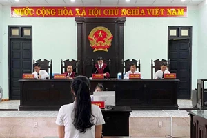 Bị cáo Lê Thị Ngọc Hiền ở phiên sơ thẩm xét xử về tội “Vận chuyển trái phép chất ma túy” và “Mua bán trái phép chất ma túy” (Ảnh: N.M).