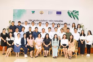 Các đại biểu, khách mời Tập huấn giảng viên nguồn về “Pháp luật bảo vệ động vật hoang dã” tổ chức tại tỉnh Thừa Thiên - Huế.