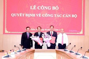 Ông Võ Lê Nhật, Vũ Văn Minh (thứ 2, thứ 3 từ trái sang) được chỉ định tham gia Ban Chấp hành Đảng bộ tỉnh Thừa Thiên - Huế, nhiệm kỳ 2020 – 2025. (Ảnh: Tỉnh ủy Thừa Thiên - Huế)