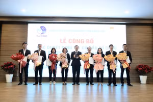 Công ty Cổ phần Cấp nước Thừa Thiên Huế (HueWACO) tổ chức Lễ công bố các quyết định tái cơ cấu tổ chức và bổ nhiệm nhân sự chủ chốt.