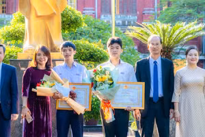 Tỉnh Thừa Thiên - Huế tuyên dương 2 học sinh xuất sắc. (Ảnh: B.M)
