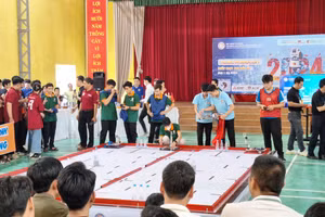 Cuộc thi Robocon "Nước ngọt cho đảo xa" tổ chức tại Trường Cao đẳng Công nghiệp Huế. (Ảnh: Đại Dương)