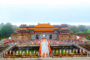 Lễ Ban Sóc (ban lịch) đầu năm mới triều Nguyễn tại cố đô Huế được tái hiện sáng 1/1/2024. (Ảnh: Lê Hoàng).