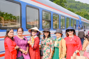 Đoàn tàu “Kết nối di sản miền Trung” giữa Huế và Đà Nẵng chính thức hoạt động.