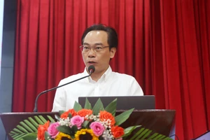 PGS.TS. Hoàng Minh Sơn - Thứ trưởng Bộ Giáo dục và Đào tạo phát biểu tại Hội thảo khoa học quốc gia “Phát triển và nâng cao chất lượng giáo dục đại học trong bối cảnh mới” (Ảnh: Đại Dương).