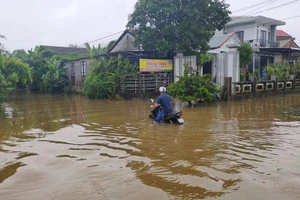 Nhiều vùng nước lũ dâng tại Thừa Thiên - Huế.