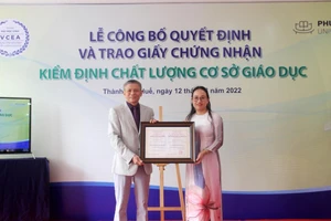 Trường ĐH Phú Xuân nhận quyết định chứng nhận kiểm định chất lượng cơ sở giáo dục.