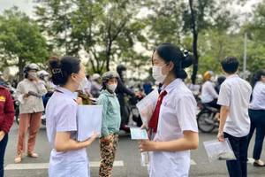 Thí sinh Thừa Thiên - Huế phấn khởi sau ngày thi đầu tiên kỳ thi tốt nghiệp THPT 2022.