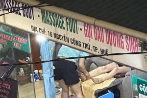 Cơ sở gội đầu, massage ở số 16 đường Nguyễn Công Trứ, TP Huế bị yêu cầu tạm dừng hoạt động. (Ảnh: T.T)