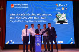 Lễ bấm nút phát động Diễn đàn Đổi mới sáng tạo giáo dục trên nền tảng CNTT 2022 - 2023 (E2). 