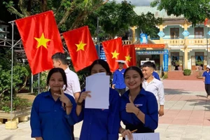 Học sinh Trường Phổ thông dân tộc nội trú Nam Trà My (huyện Nam Trà My, Quảng Nam) tham dự Kỳ thi tốt nghiệp THPT 2022