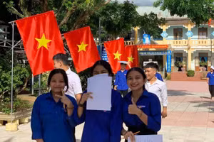 Học sinh Trường Phổ thông dân tộc nội trú Nam Trà My (huyện Nam Trà My, Quảng Nam) tham dự Kỳ thi tốt nghiệp THPT 2022