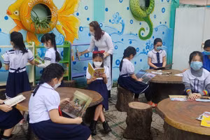 Nhiều học sinh hình thành được thói quen đọc sách từ mô hình "Thư viện hạnh phúc" của Trường Tiểu học Núi Thành. 