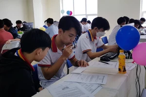 Các thí sinh có 5 tiếng đồng hồ để hoàn thành bài dự thi ICPC quốc gia.