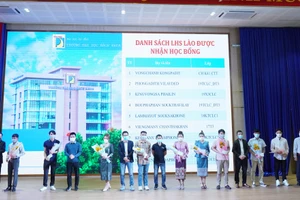 Trường ĐH Bách khoa, ĐH Đà Nẵng dành một quỹ học bổng riêng cho lưu học sinh Lào. 