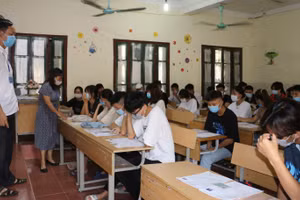 Thí sinh nghe phổ biến quy chế thi