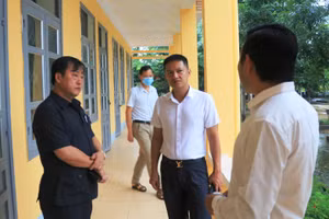 Ban chỉ đạo Kỳ thi Tốt nghiệp THPT năm 2021 tỉnh Điện Biên kiểm tra, rà soát tại các địa điểm thi.