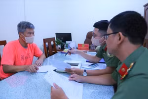 Im Ju Seob (53 tuổi, quốc tịch Hàn Quốc) bị Công an TP Đà Nẵng bắt giữ khi đang trốn lệnh truy nã đỏ của Interpol. Ảnh: Công an