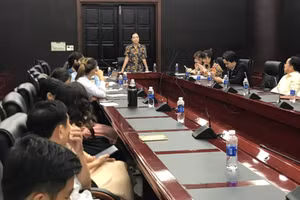 Bà Nguyễn Thị Hoài An - Phó Giám đốc Sở Du lịch TP Đà Nẵng tại buổi họp triển khai, quán triệt doanh nghiệp công tác chuẩn bị phục vụ Đại hội Thể thao học sinh Đông Nam Á lần thứ 13.