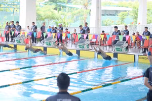 Các vận động viên bắt đầu phần thi đấu. 