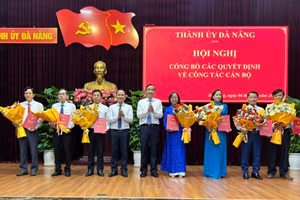Lãnh đạo TP Đà Nẵng công bố Quyết định bổ nhiệm nhiều cán bộ chủ chốt. 