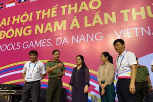 Thứ trưởng Bộ GD&ĐT Nguyễn Thị Kim Chi đi kiểm tra công tác chuẩn bị Lễ khai mạc Đại hội Thể thao học sinh Đông Nam Á.